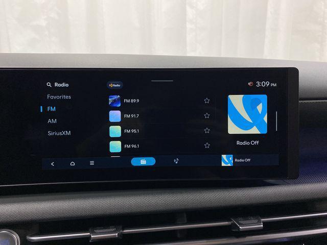 new 2025 Hyundai TUCSON Hybrid car, priced at $37,985
