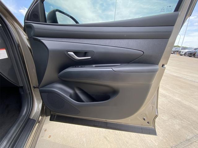 new 2025 Hyundai TUCSON Hybrid car, priced at $37,862