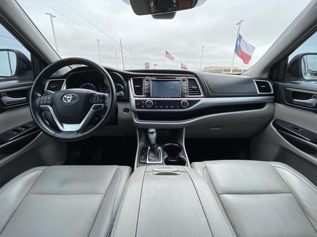 used 2019 Toyota Highlander car, priced at $23,797