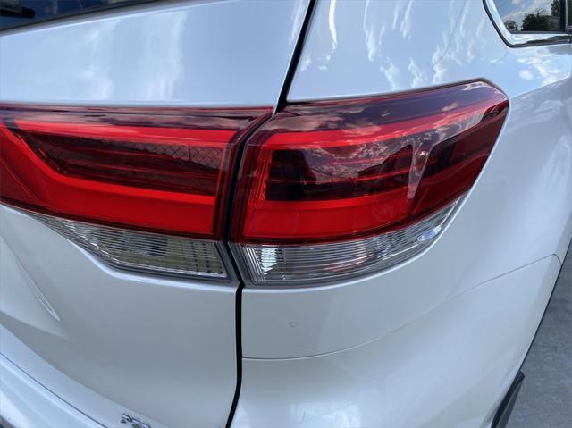 used 2019 Toyota Highlander car, priced at $24,998