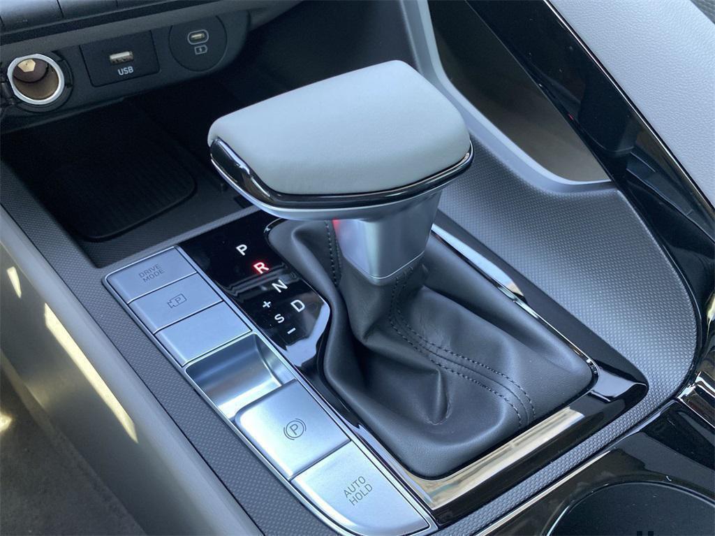 new 2024 Hyundai Elantra car, priced at $22,040