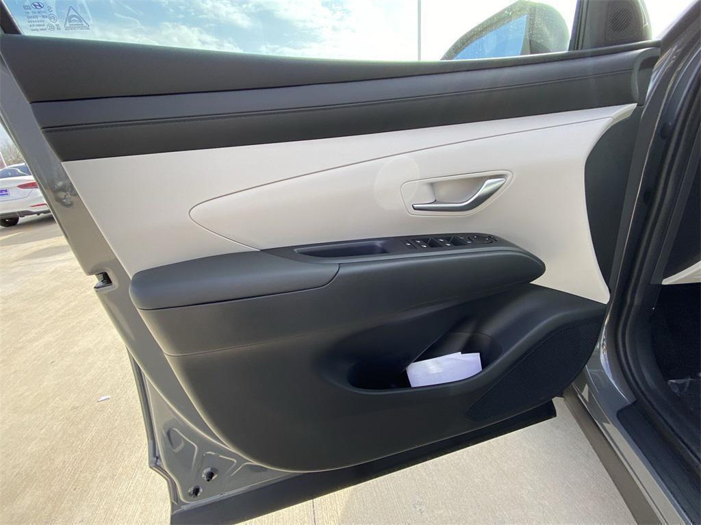 new 2025 Hyundai Tucson car, priced at $26,610