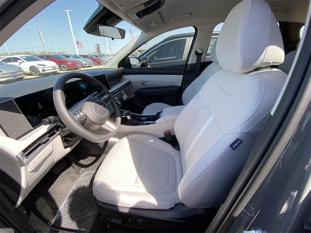 new 2025 Hyundai Tucson car, priced at $26,575