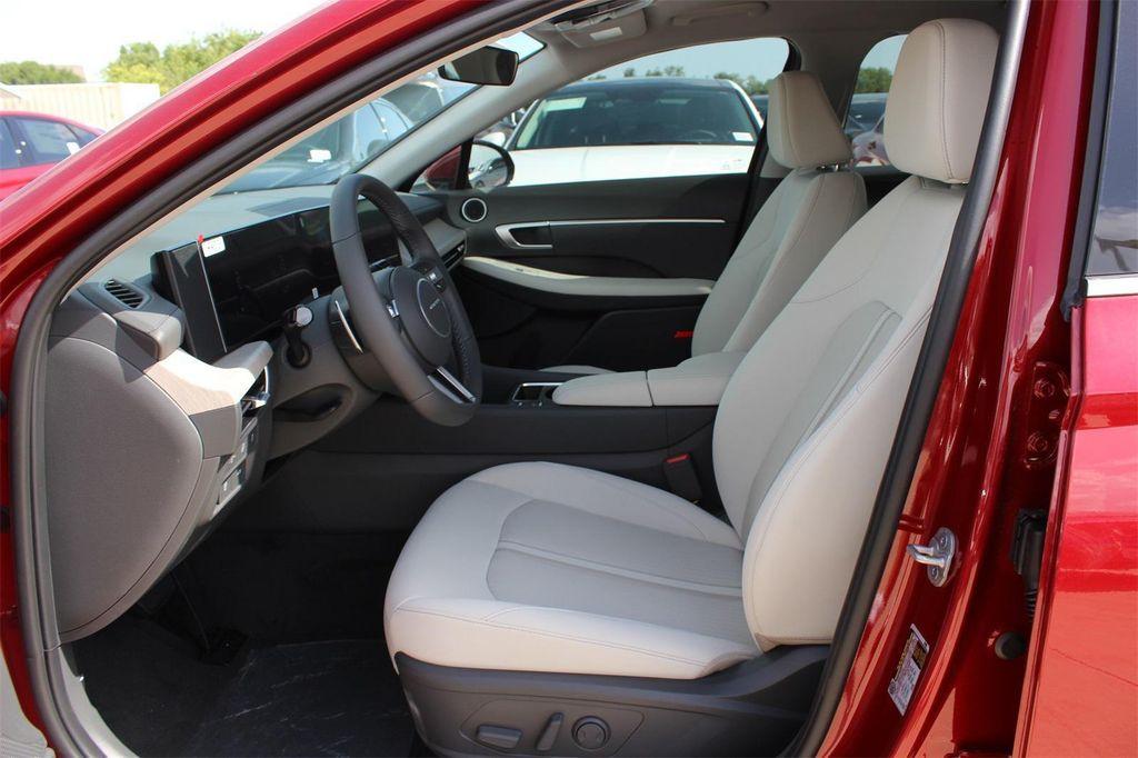 new 2025 Hyundai Sonata Hybrid car, priced at $32,761
