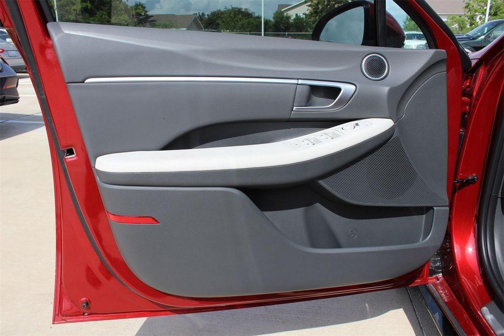 new 2025 Hyundai Sonata Hybrid car, priced at $32,761