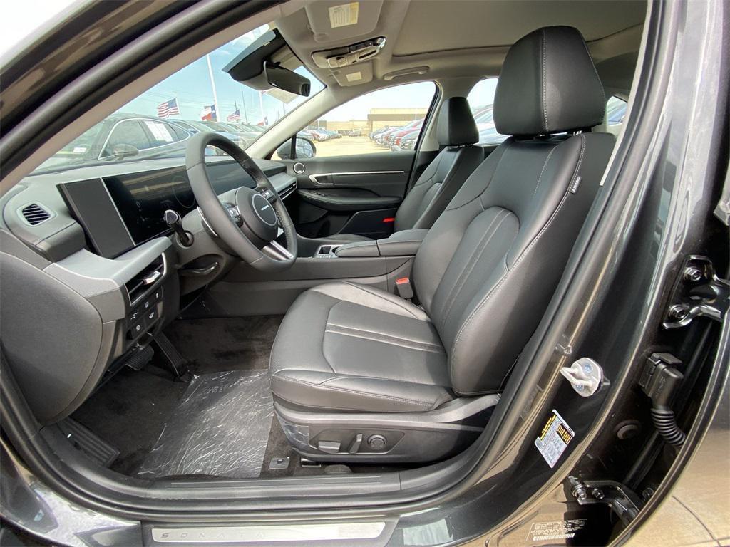 new 2025 Hyundai Sonata Hybrid car, priced at $38,828