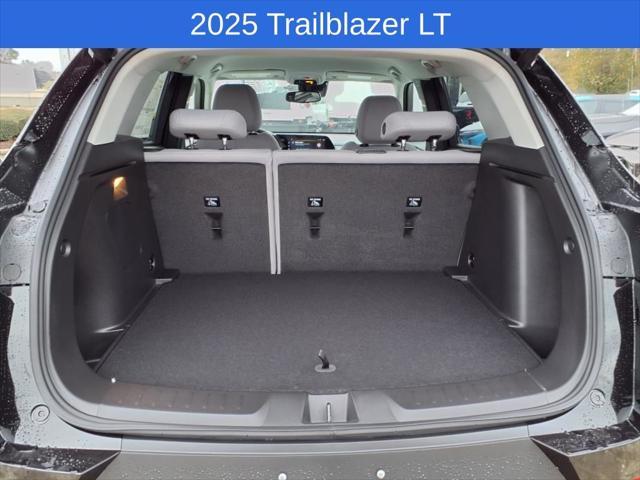 new 2025 Chevrolet TrailBlazer car, priced at $30,320