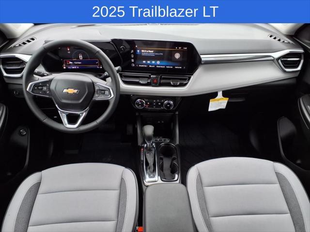 new 2025 Chevrolet TrailBlazer car, priced at $30,320