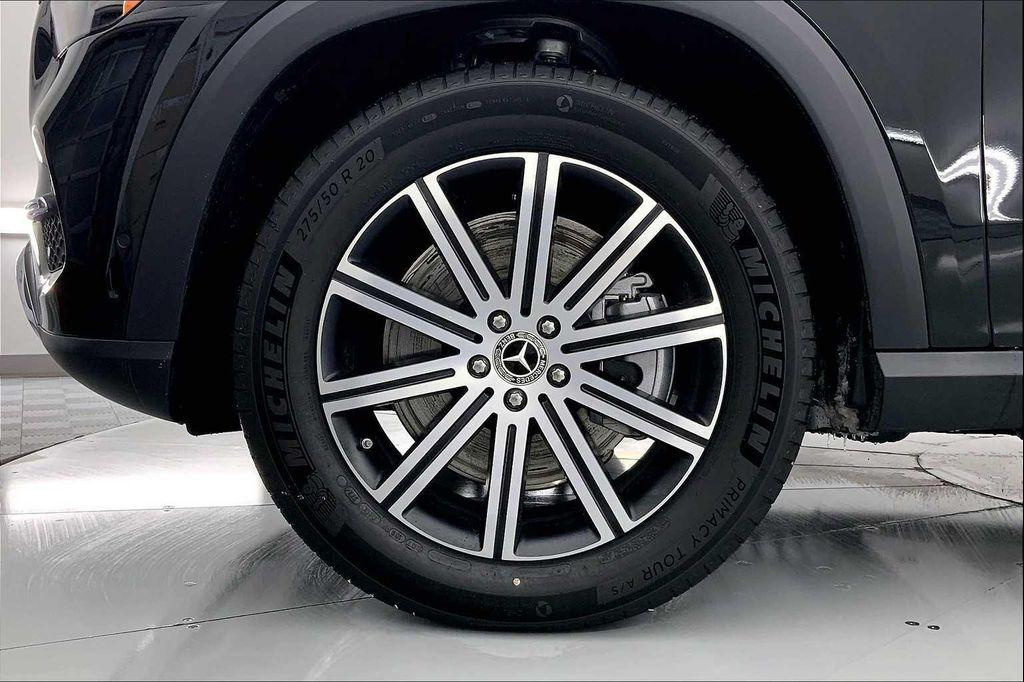 new 2025 Mercedes-Benz GLE 450 car, priced at $67,965