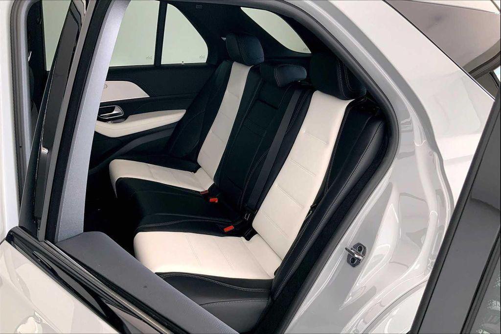 new 2025 Mercedes-Benz GLE 450 car, priced at $90,670