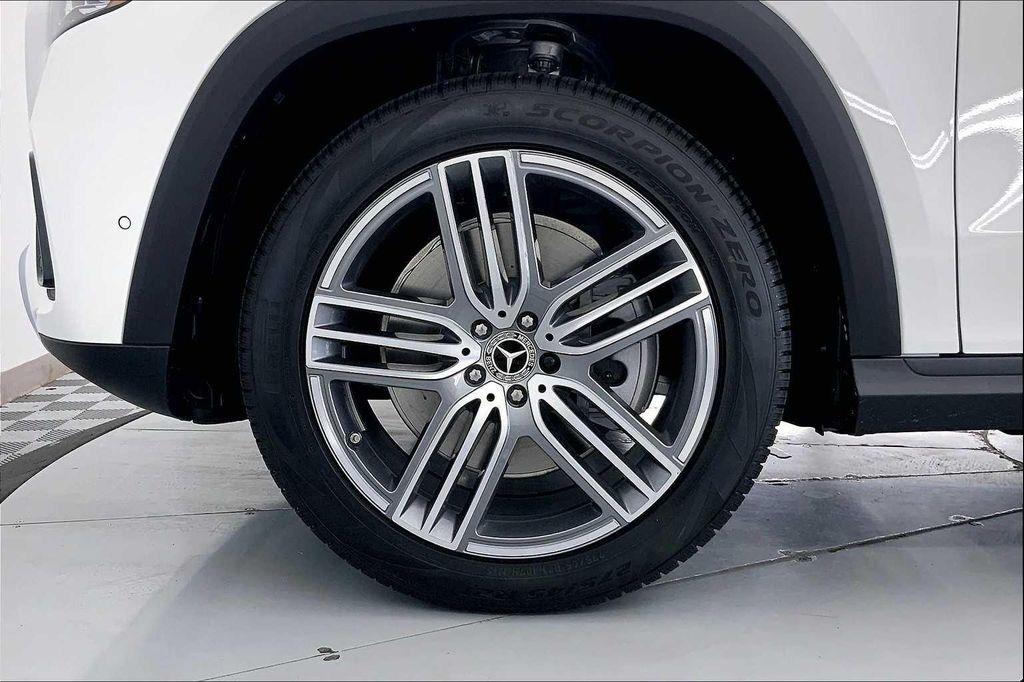 new 2025 Mercedes-Benz GLS 450 car, priced at $95,315