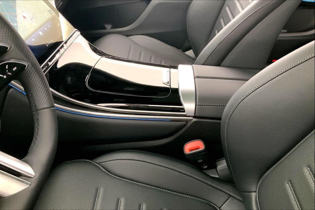 new 2025 Mercedes-Benz GLC 300 car, priced at $61,465