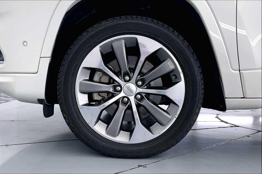 used 2019 Jeep Cherokee car, priced at $20,759
