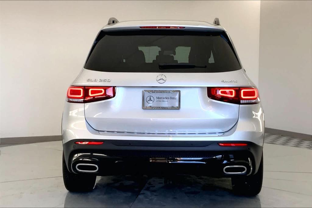 new 2022 Mercedes-Benz GLB 250 car, priced at $44,945