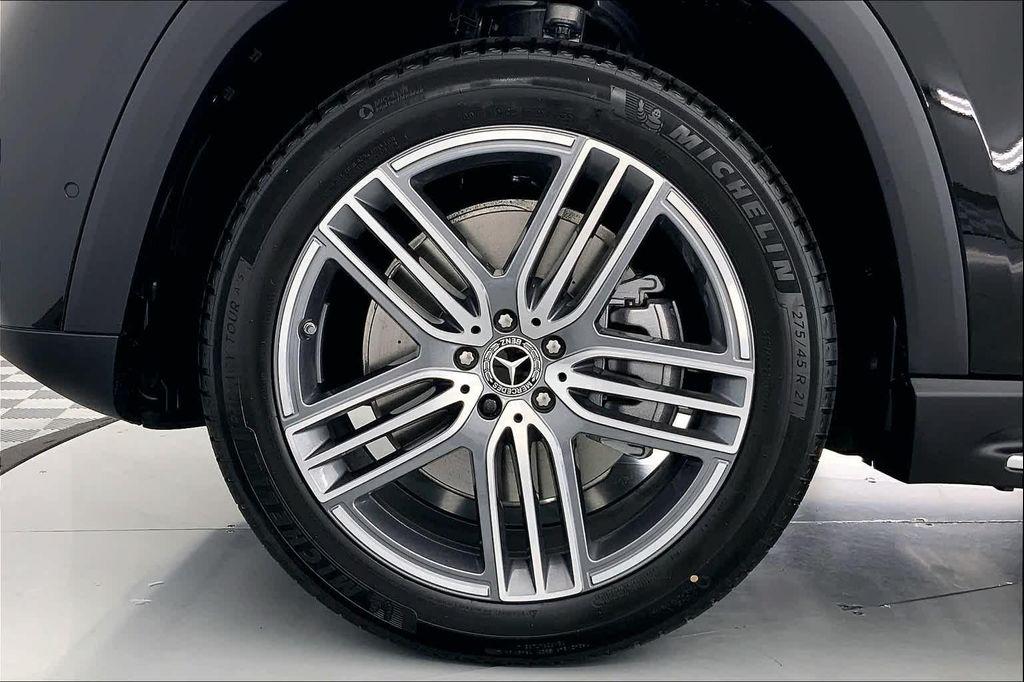 new 2025 Mercedes-Benz GLS 450 car, priced at $88,185