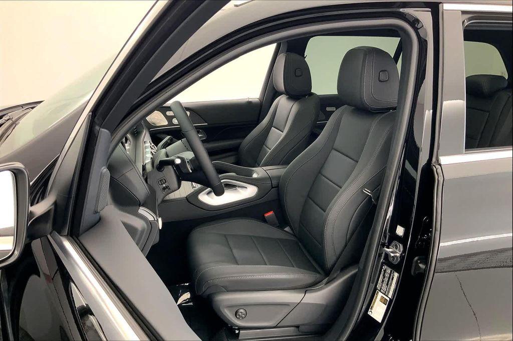 new 2025 Mercedes-Benz GLS 450 car, priced at $88,185