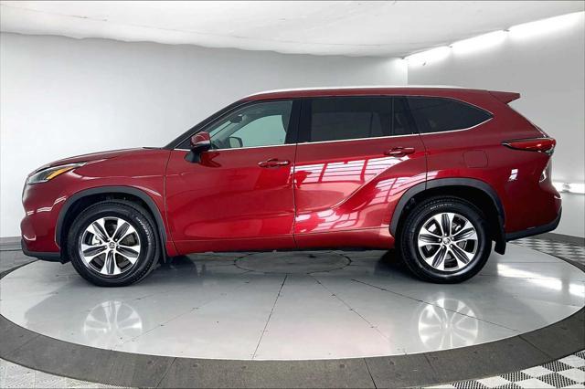 used 2021 Toyota Highlander car, priced at $38,271