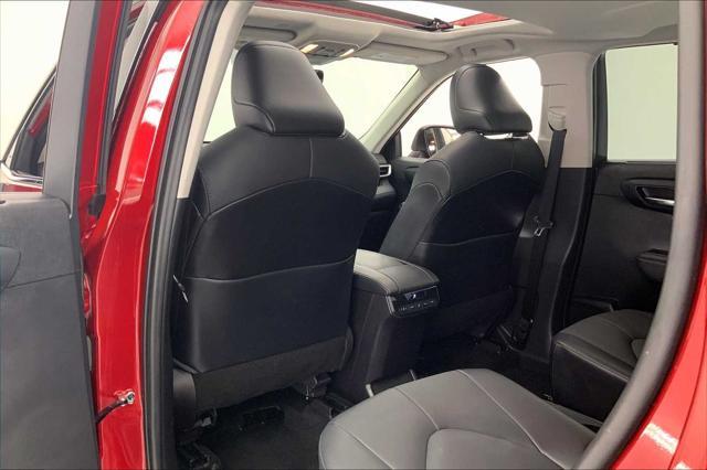 used 2021 Toyota Highlander car, priced at $38,271