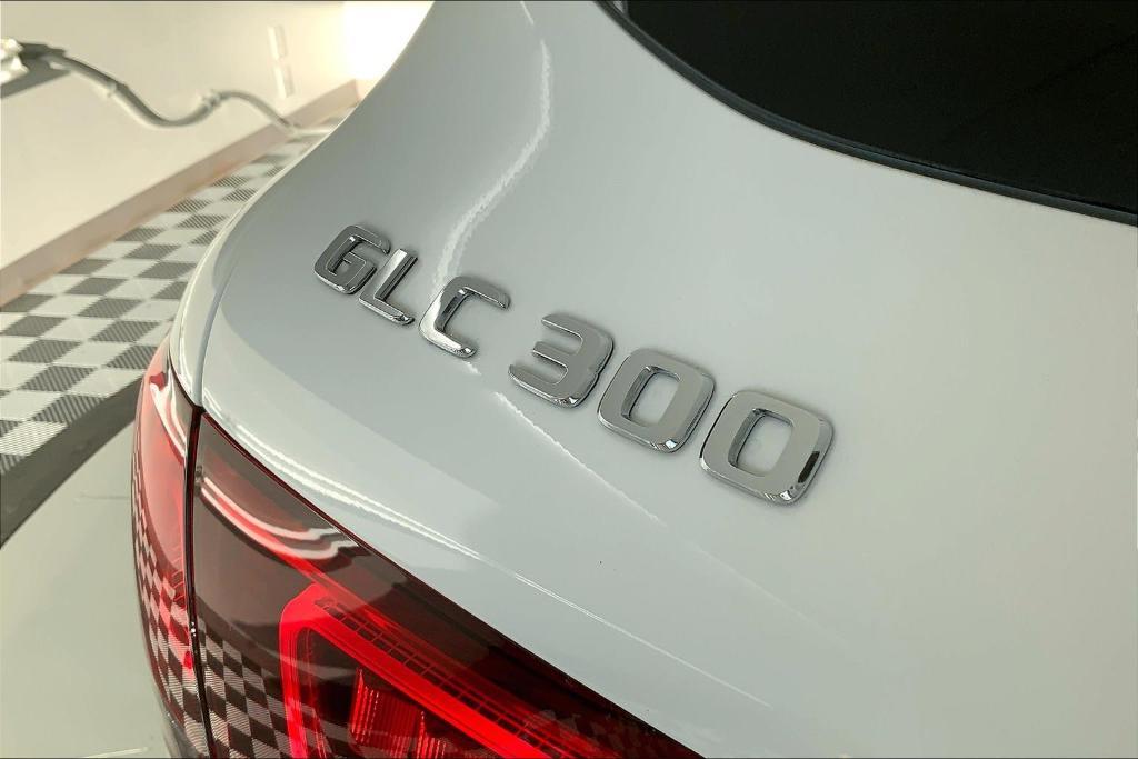 new 2022 Mercedes-Benz GLC 300 car, priced at $45,110