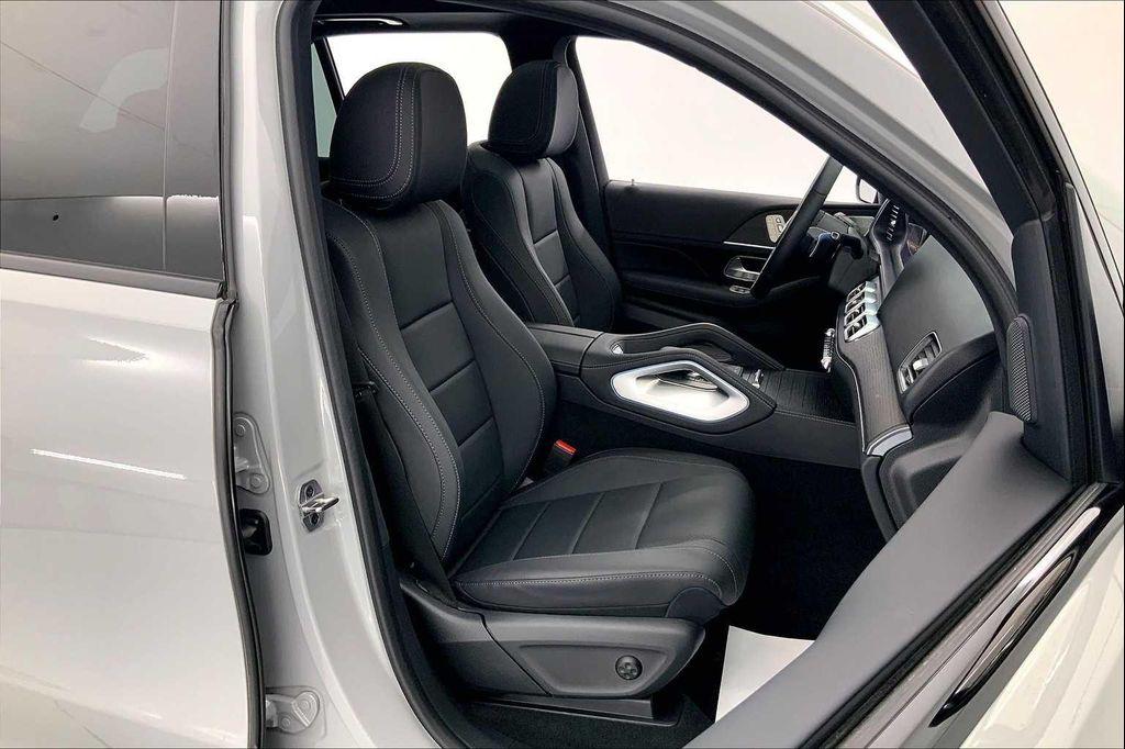 new 2025 Mercedes-Benz GLE 450 car, priced at $84,000