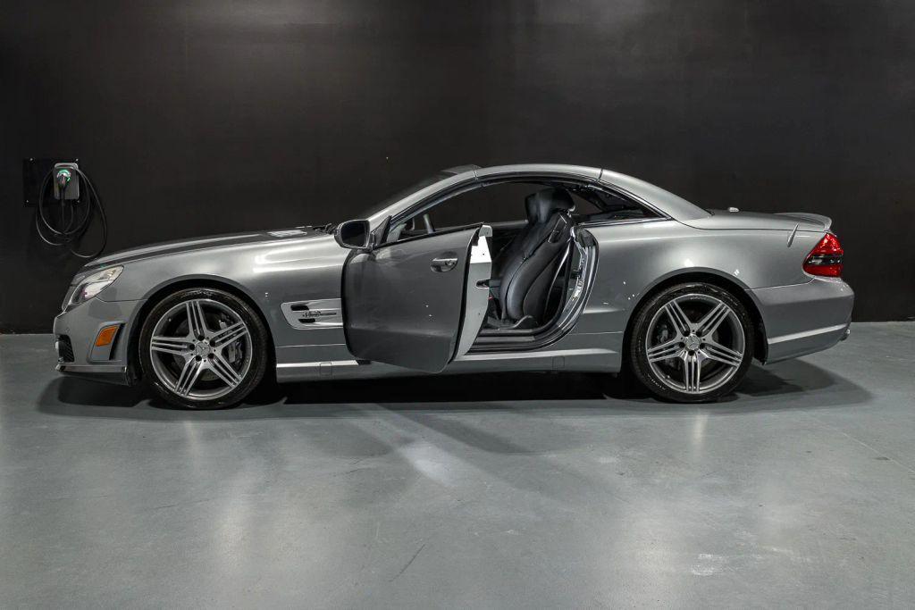 used 2009 Mercedes-Benz SL-Class car, priced at $39,900