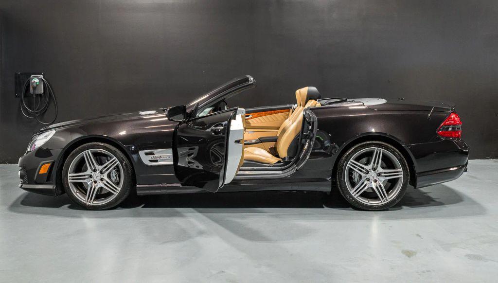 used 2009 Mercedes-Benz SL-Class car, priced at $37,900