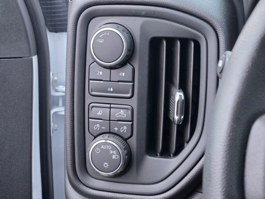 new 2025 Chevrolet Silverado 3500 car, priced at $51,643