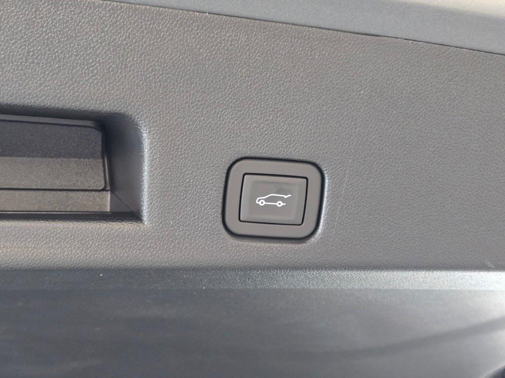 new 2026 Chevrolet Traverse car, priced at $46,140