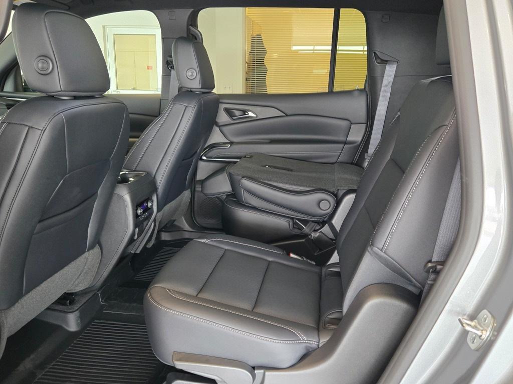new 2026 Chevrolet Traverse car, priced at $46,140