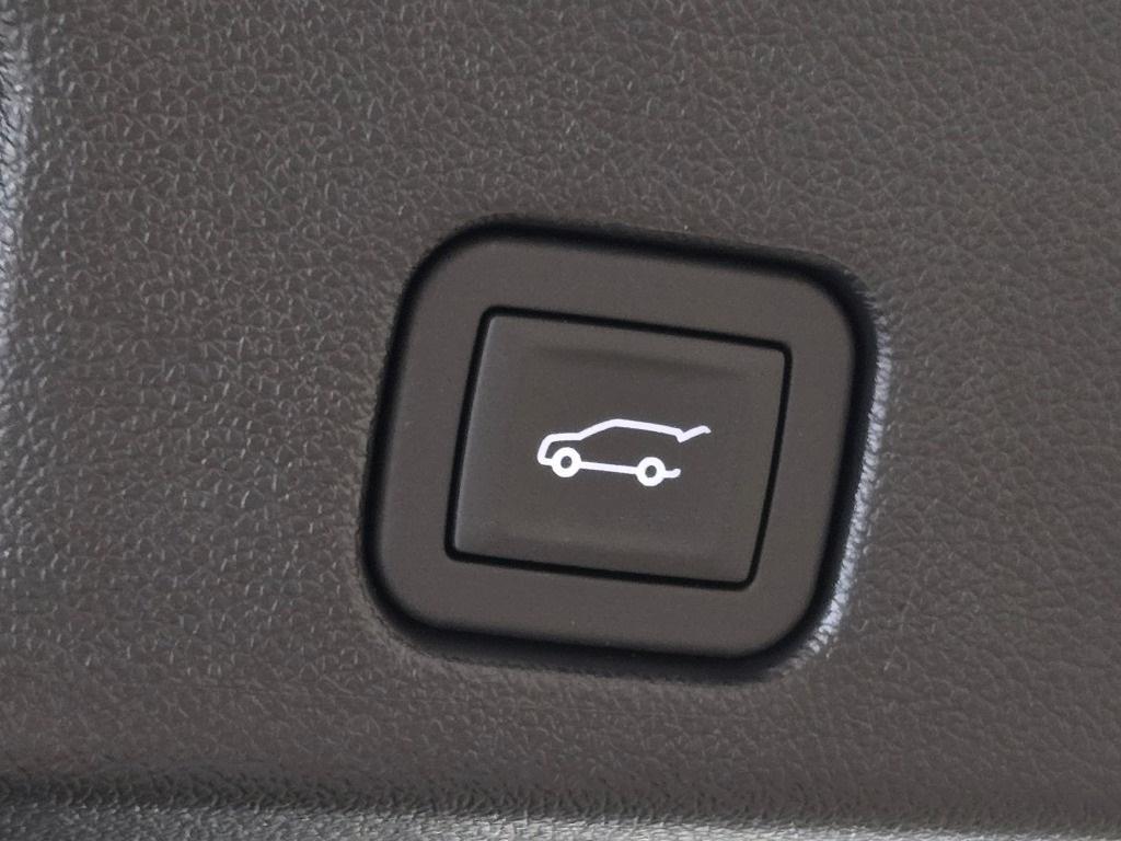 new 2025 Chevrolet Traverse car, priced at $46,165