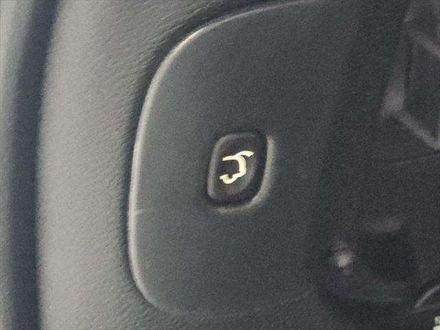 used 2018 Jeep Cherokee car, priced at $18,495
