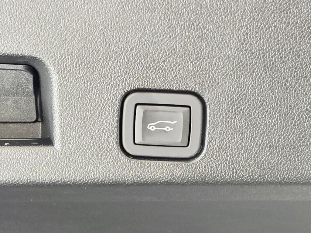 used 2024 Chevrolet Traverse car, priced at $54,995