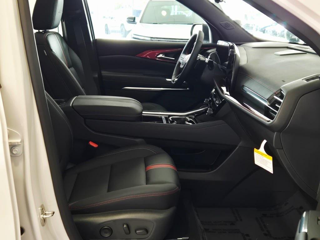 used 2024 Chevrolet Traverse car, priced at $54,995
