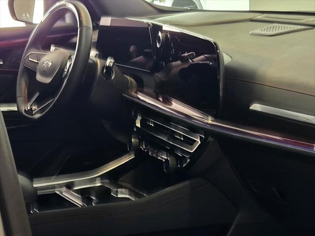 used 2024 Chevrolet Traverse car, priced at $54,995