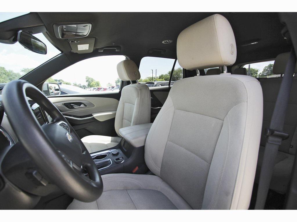 used 2023 Chevrolet Traverse car, priced at $19,389