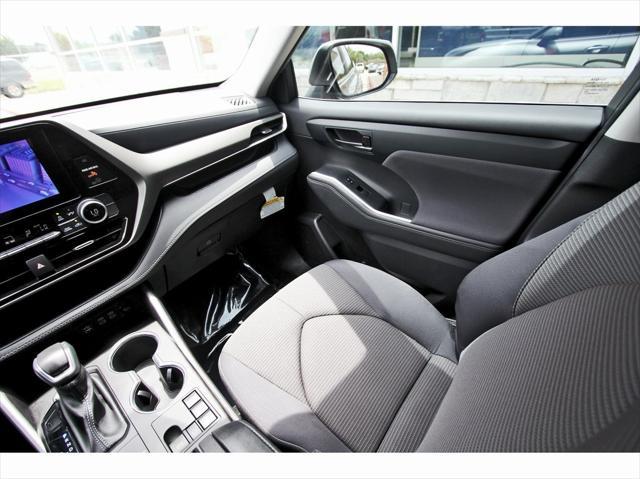 used 2024 Toyota Highlander car, priced at $35,598