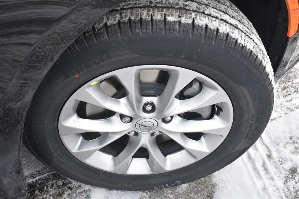 new 2025 Chrysler Pacifica car, priced at $43,651