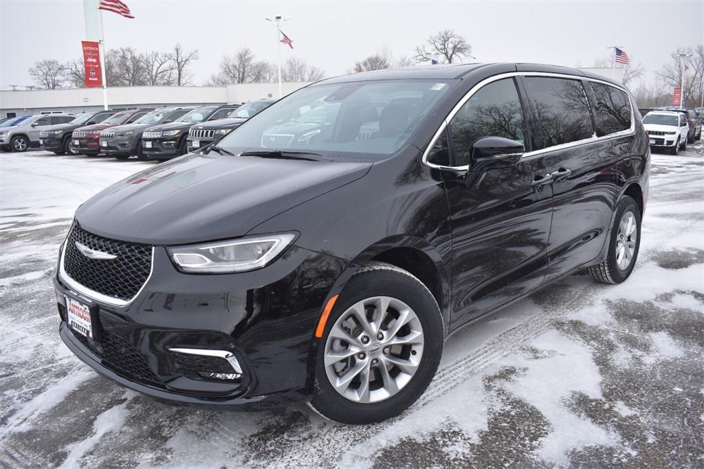 new 2025 Chrysler Pacifica car, priced at $43,651