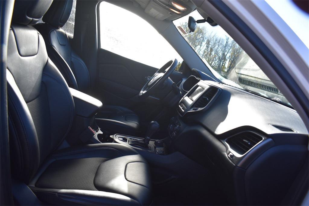 used 2019 Jeep Cherokee car, priced at $19,177