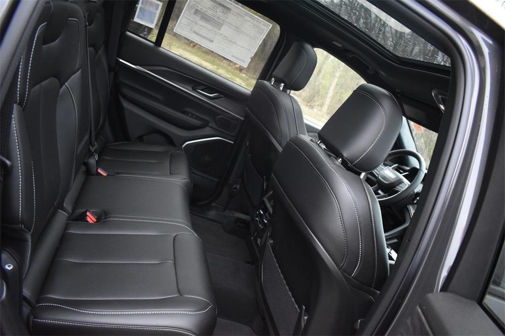 new 2024 Jeep Grand Cherokee car, priced at $39,995