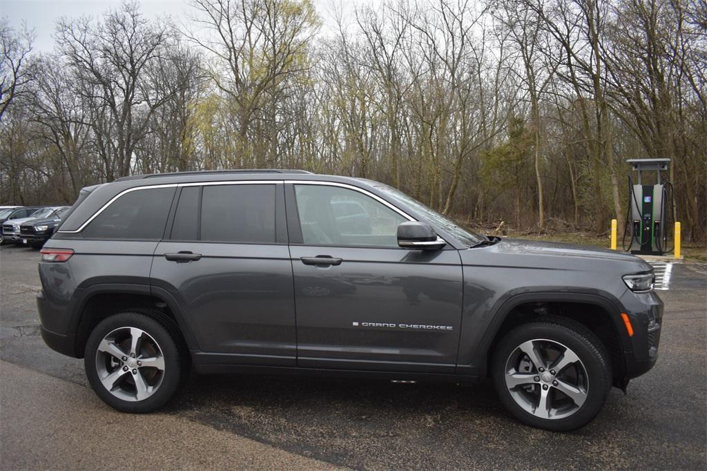 new 2024 Jeep Grand Cherokee car, priced at $39,995