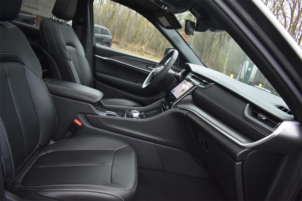 new 2024 Jeep Grand Cherokee car, priced at $39,995