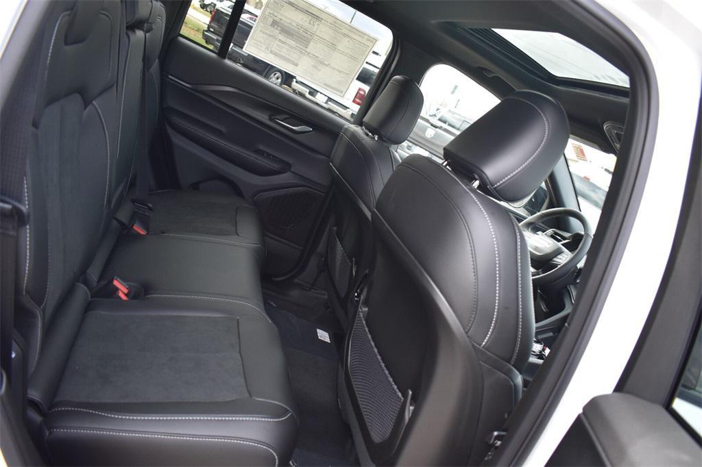 new 2025 Jeep Grand Cherokee car, priced at $41,578