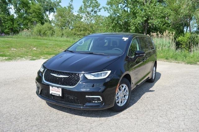 new 2024 Chrysler Pacifica car, priced at $38,742