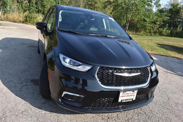 new 2024 Chrysler Pacifica car, priced at $35,492