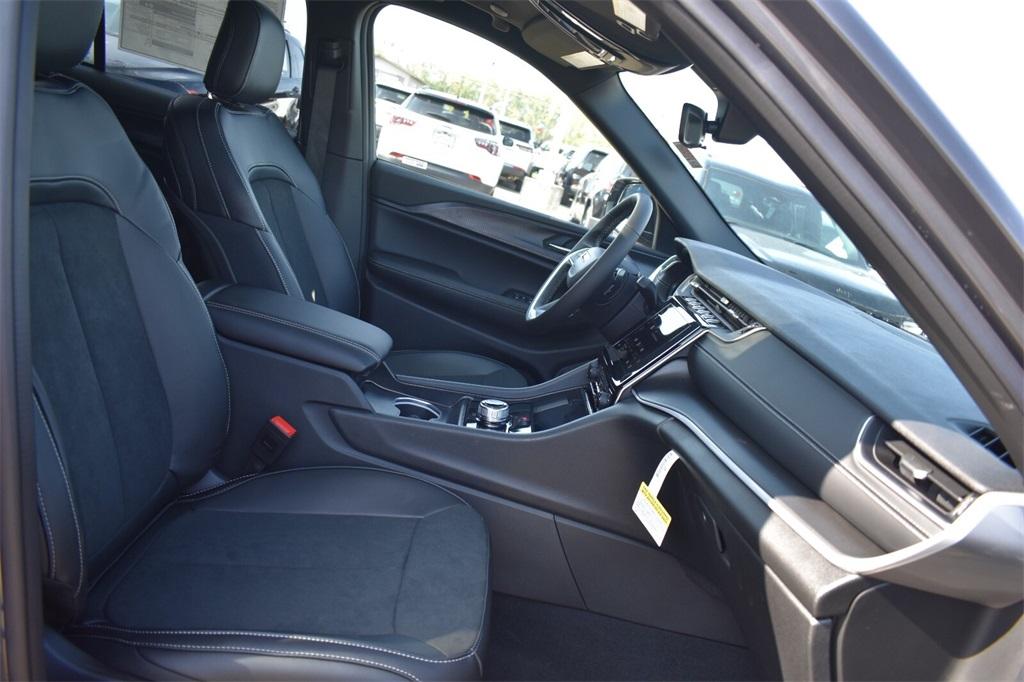 new 2025 Jeep Grand Cherokee car, priced at $41,591
