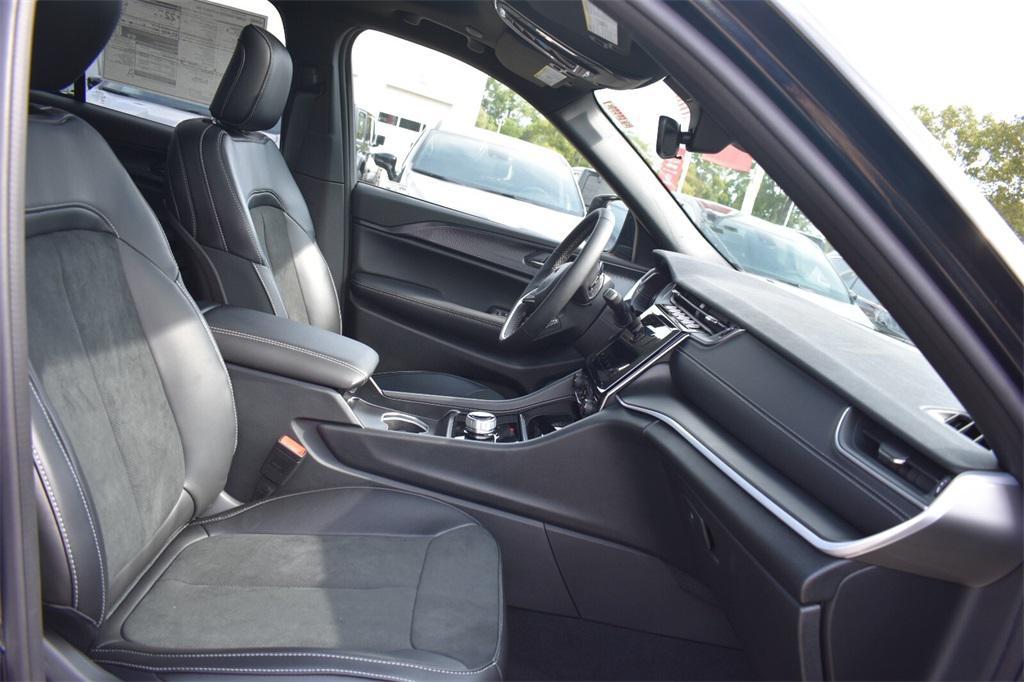 new 2025 Jeep Grand Cherokee car, priced at $41,527