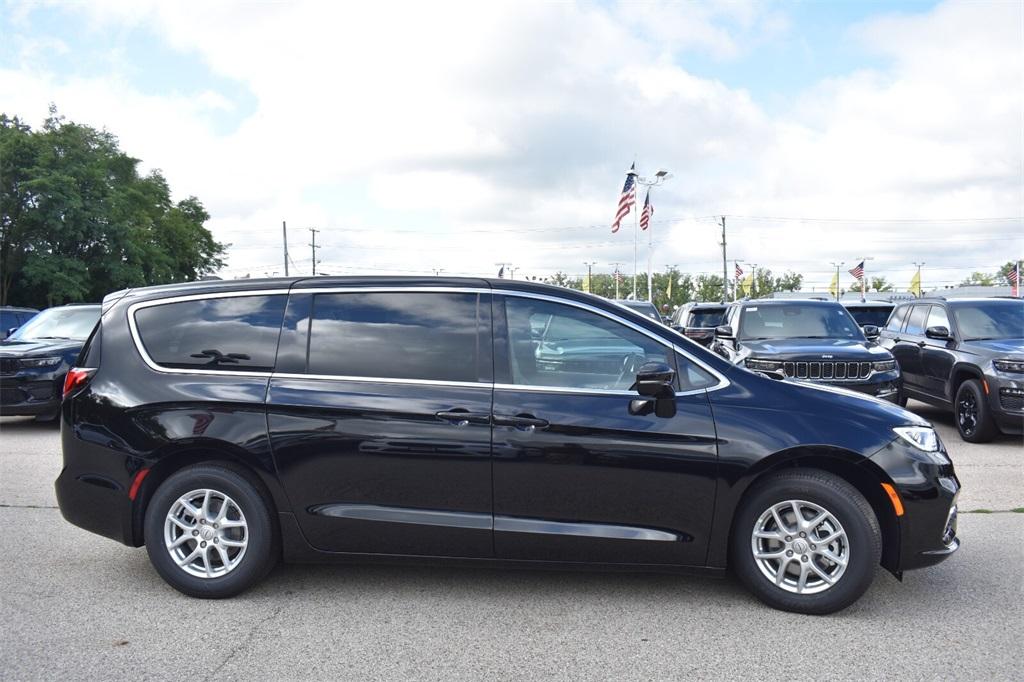 new 2026 Chrysler Pacifica car, priced at $43,432