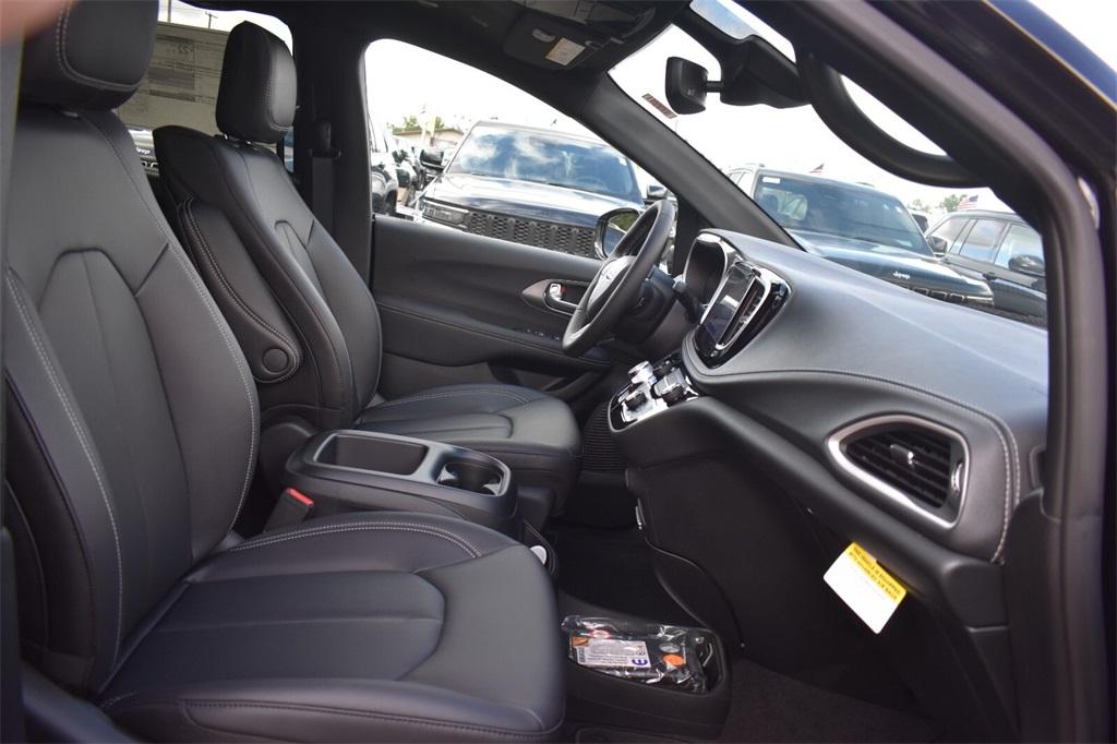new 2026 Chrysler Pacifica car, priced at $43,432