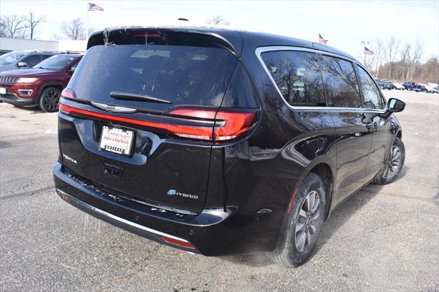 new 2025 Chrysler Pacifica Hybrid car, priced at $39,999